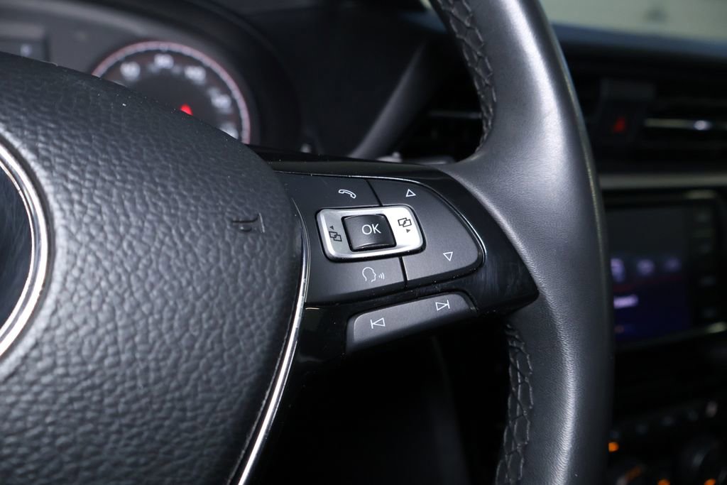 Used 2021 Volkswagen Passat 2.0T SE image 19