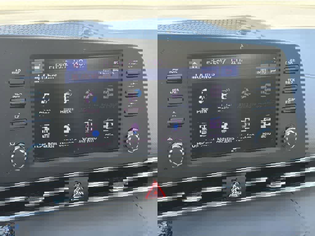 Used 2023 Hyundai Elantra SEL w/ Cargo Package image 15