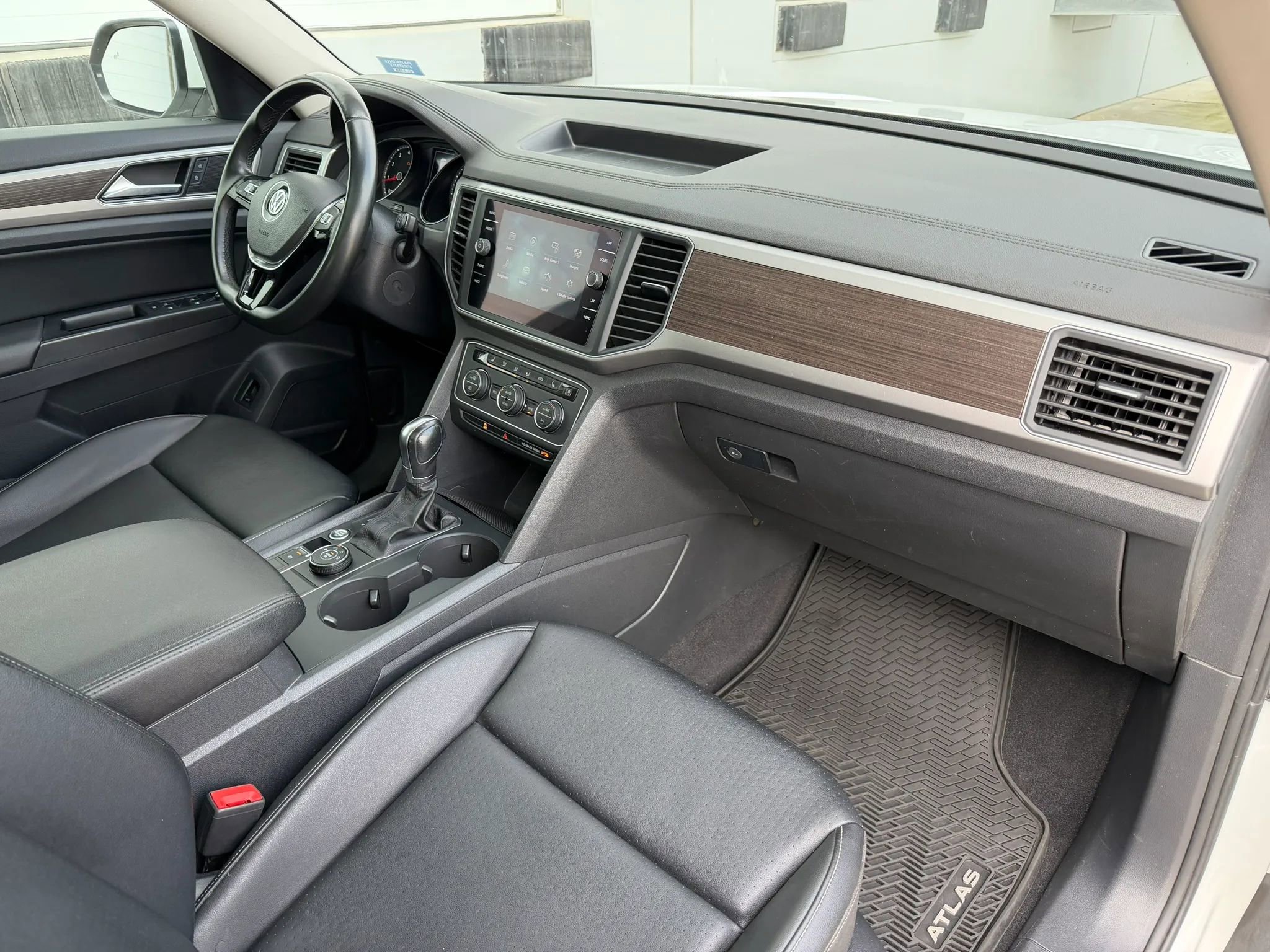 Used 2019 Volkswagen Atlas SE w/ Panoramic Sunroof Package image 16