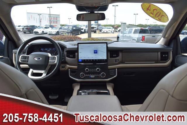 Used 2024 Ford Expedition Limited image 3