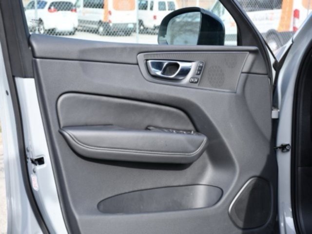 Certified 2025 Volvo XC60 B5 Plus image 10