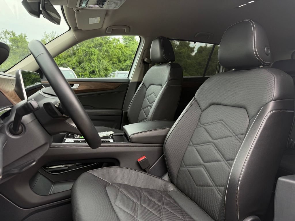 Used 2025 Volkswagen Atlas SE AWD/4WD image 9