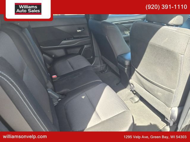 Used 2018 Mitsubishi Outlander LE AWD/4WD image 17