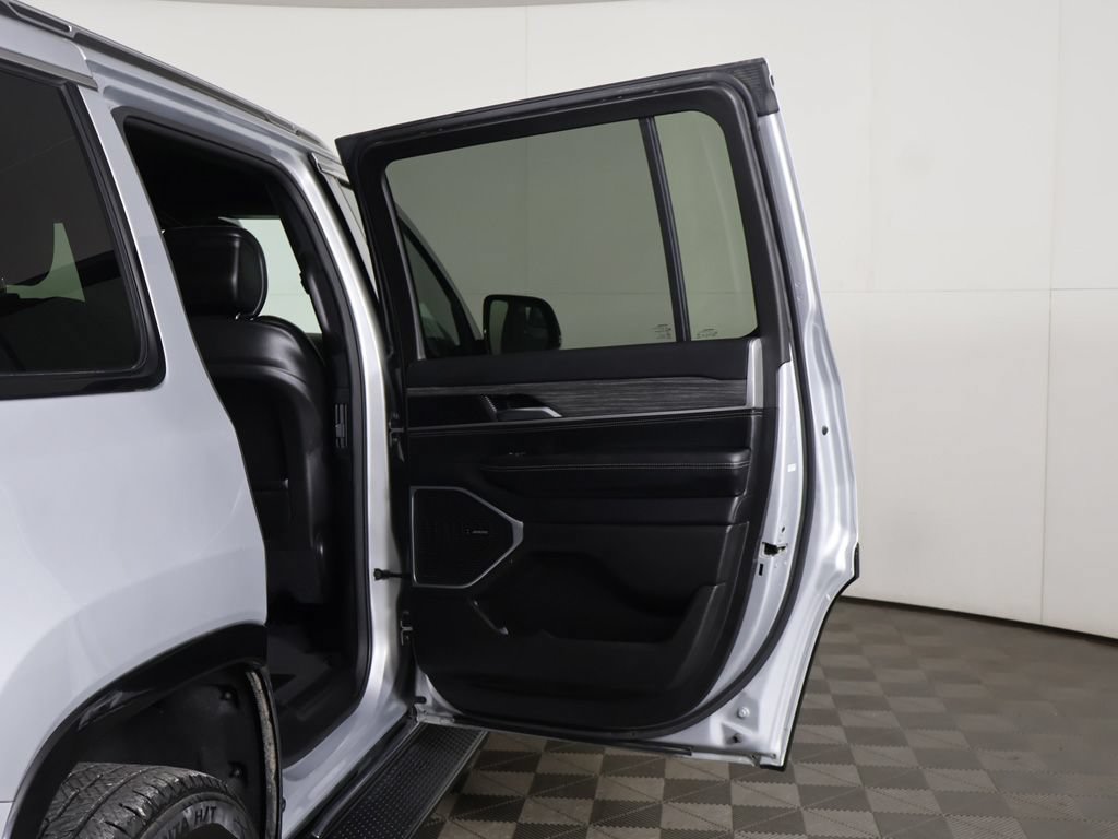 Used 2024 Jeep Wagoneer Series II w/ Flexible Seating Group AWD/4WD image 25
