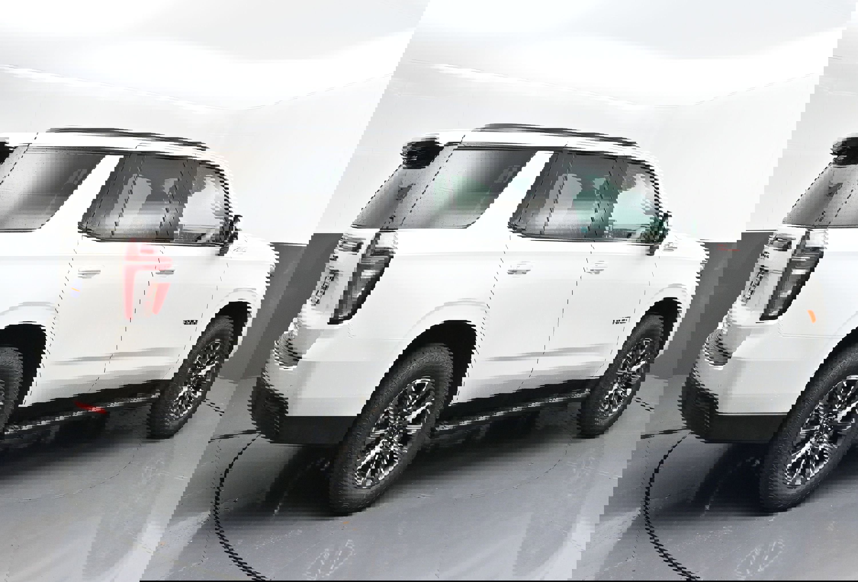 Used 2023 Chevrolet Tahoe Z71 w/ Luxury Package image 7