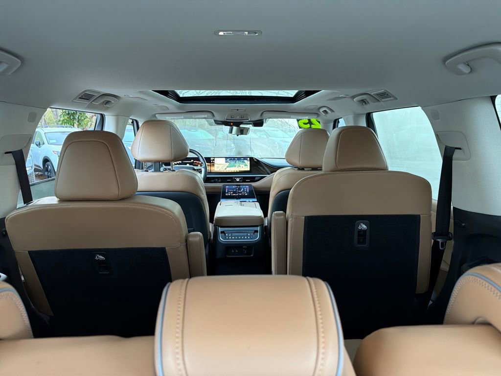 Used 2025 INFINITI QX80 Sensory image 36