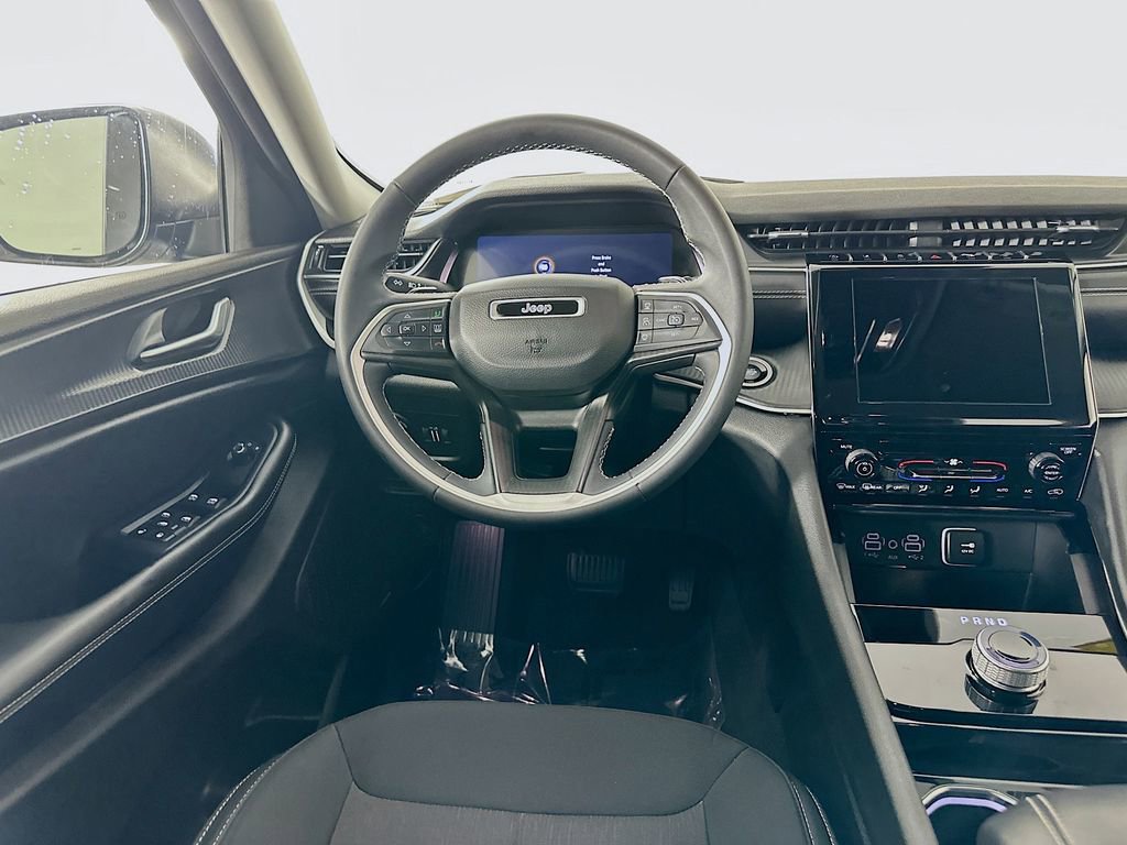 Certified 2023 Jeep Grand Cherokee Laredo image 31