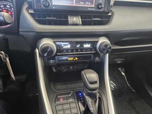 Used 2020 Toyota RAV4 LE w/ All Weather Liner Package AWD/4WD image 21