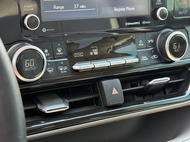 Used 2021 Toyota Highlander XLE FWD image 30
