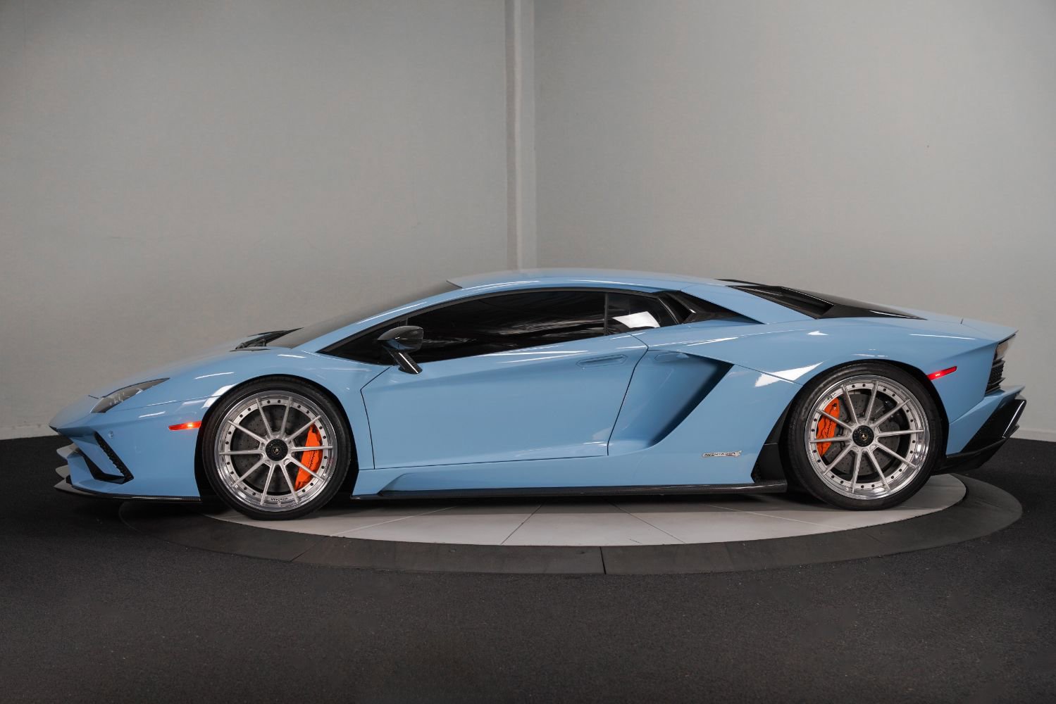 Used 2018 Lamborghini Aventador S image 8