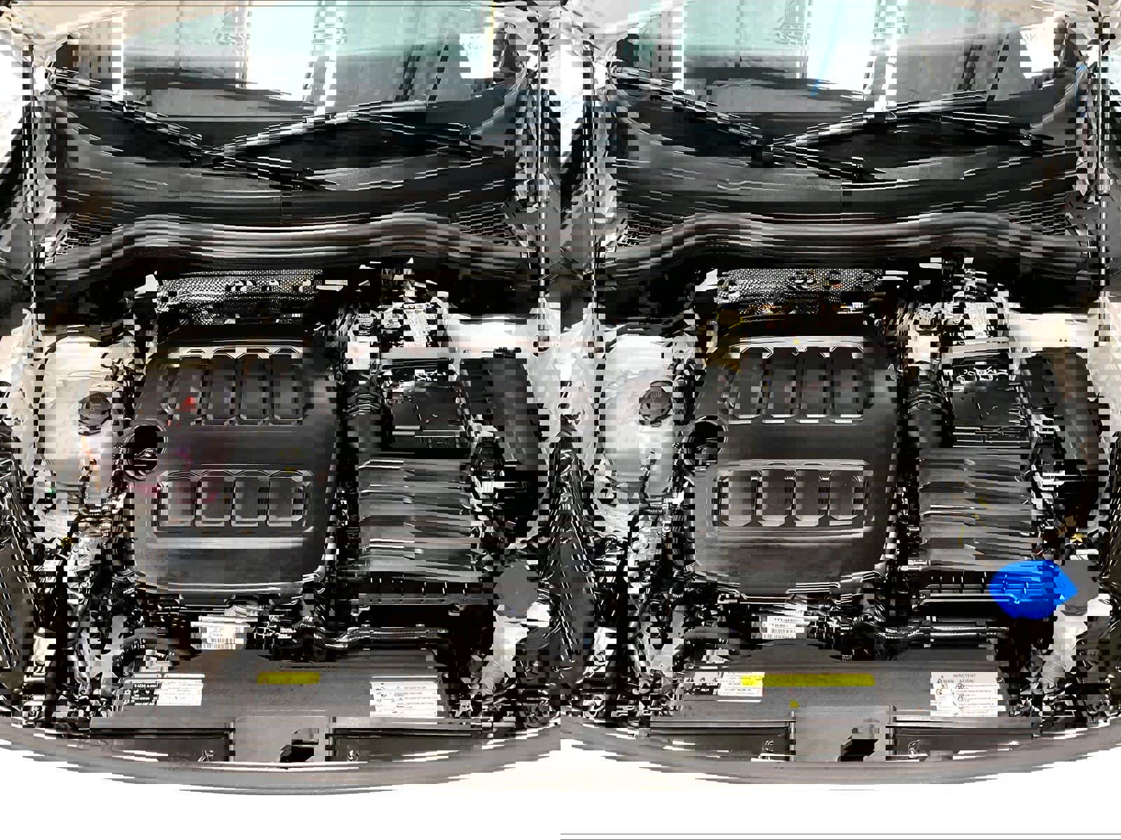 Certified 2025 Volkswagen Tiguan SE FWD image 12