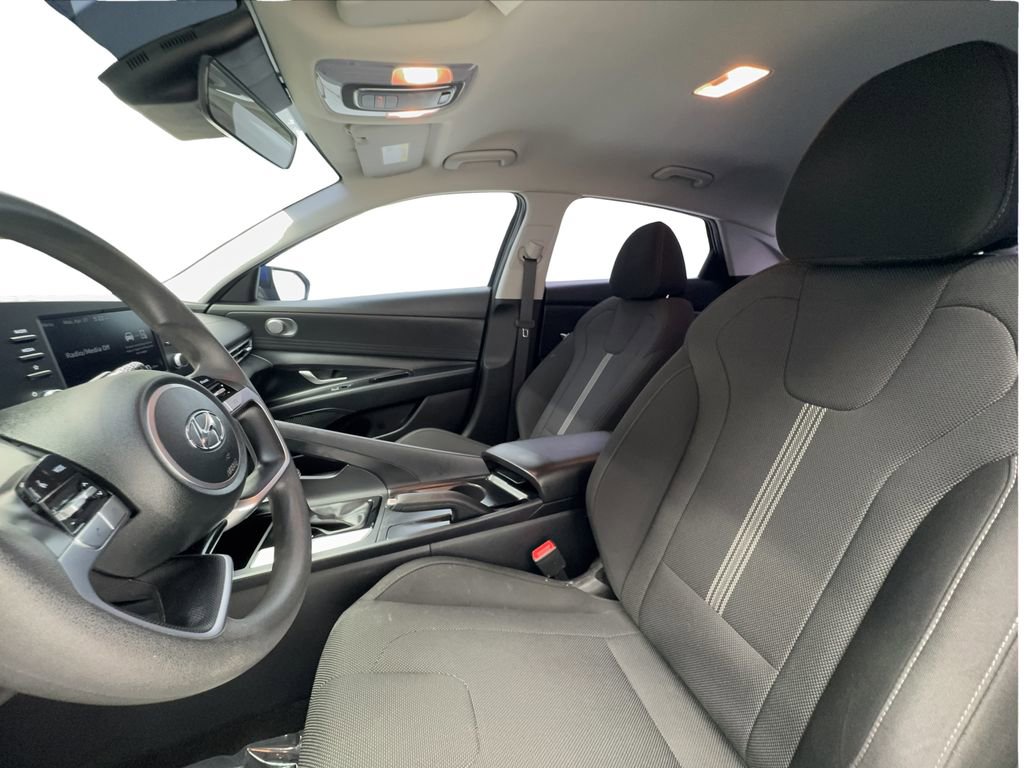 Used 2021 Hyundai Elantra SE FWD image 19