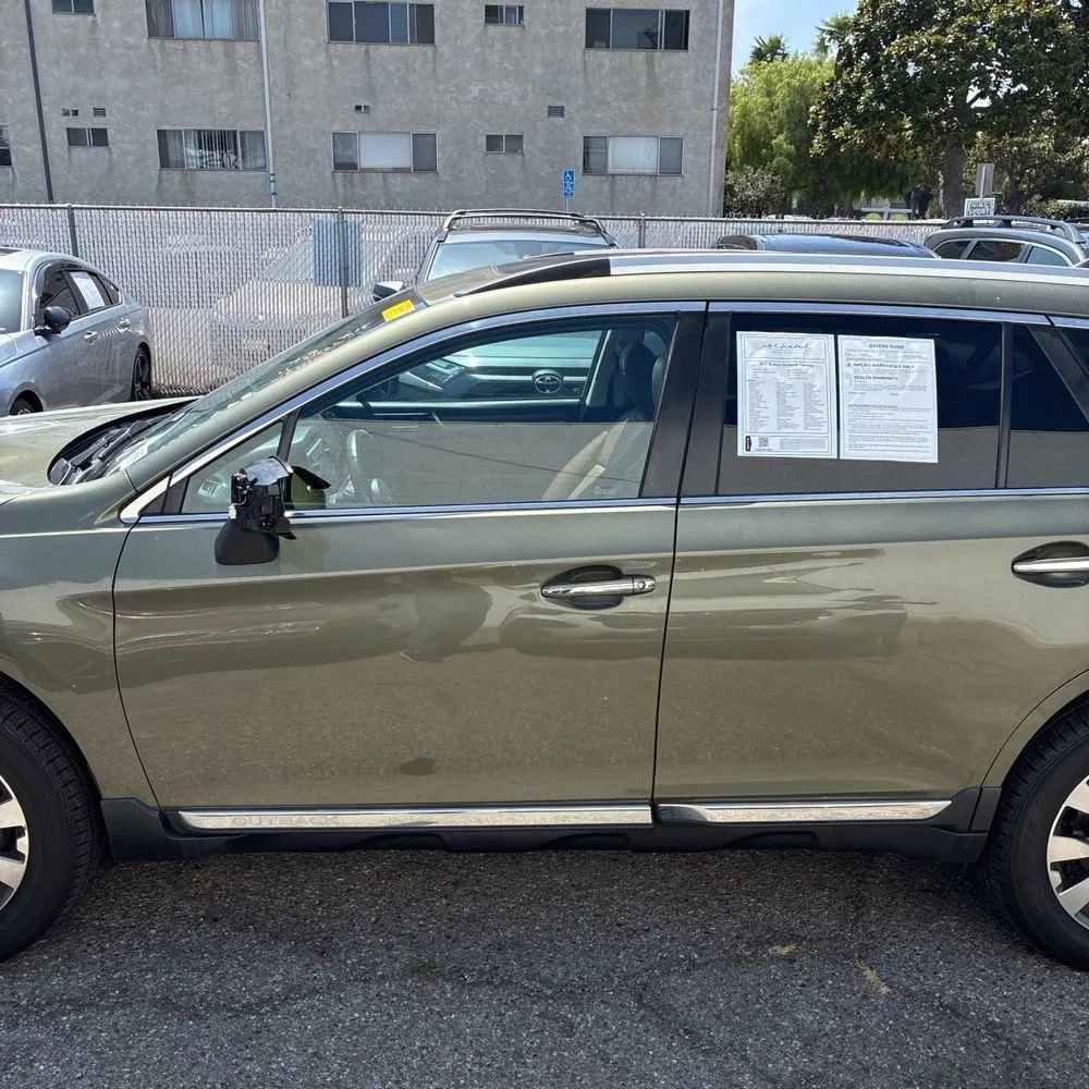 Used 2017 Subaru Outback 3.6R Touring AWD/4WD image 3
