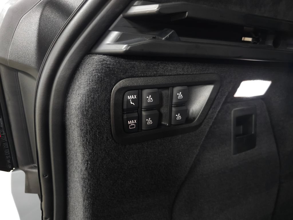 Used 2026 BMW X7 xDrive40i w/ M Sport Package AWD/4WD image 9