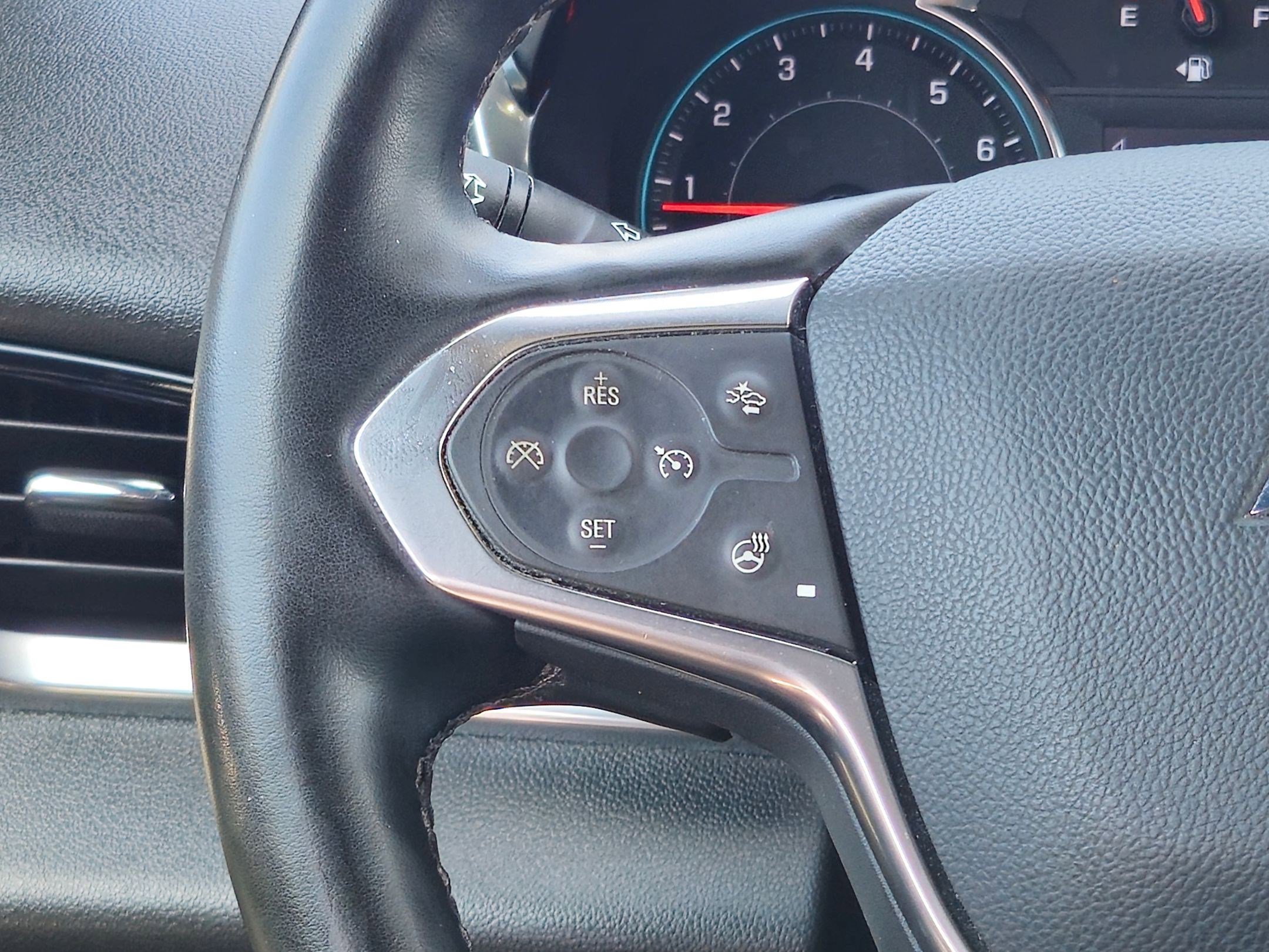 Used 2023 Chevrolet Traverse LT image 18