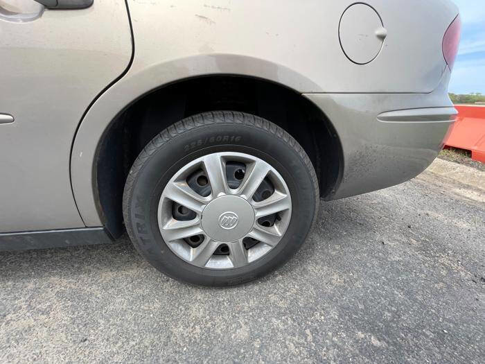 Used 2006 Buick LaCrosse CX FWD image 14
