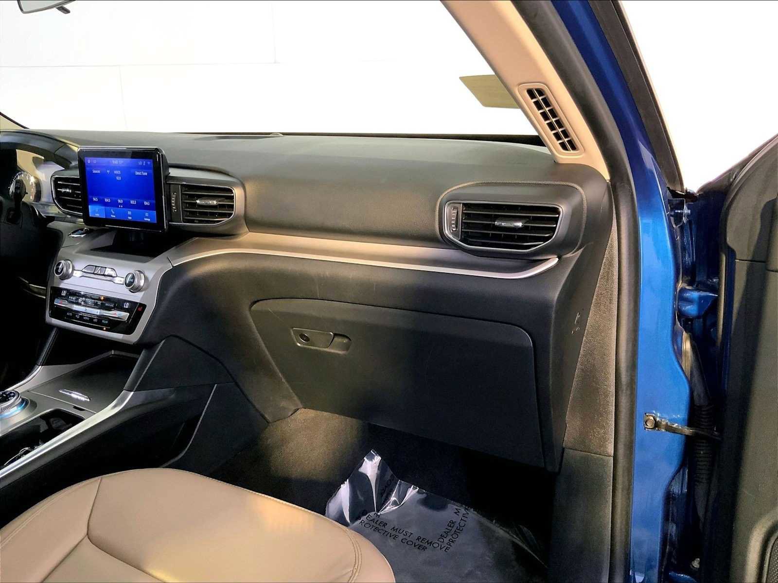 Used 2021 Ford Explorer XLT w/ Equipment Group 202A AWD/4WD image 22