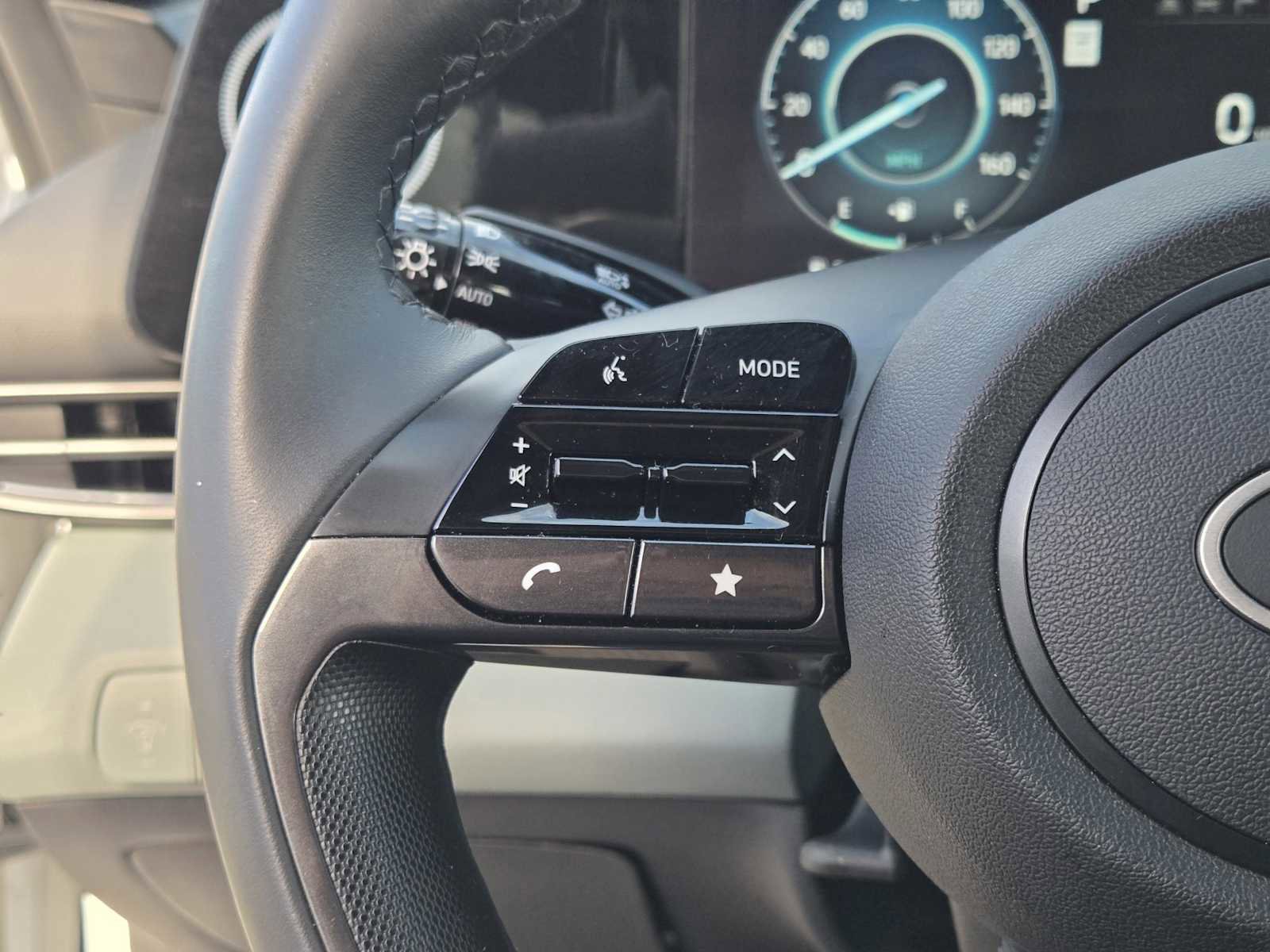 Used 2025 Hyundai Elantra Limited image 22