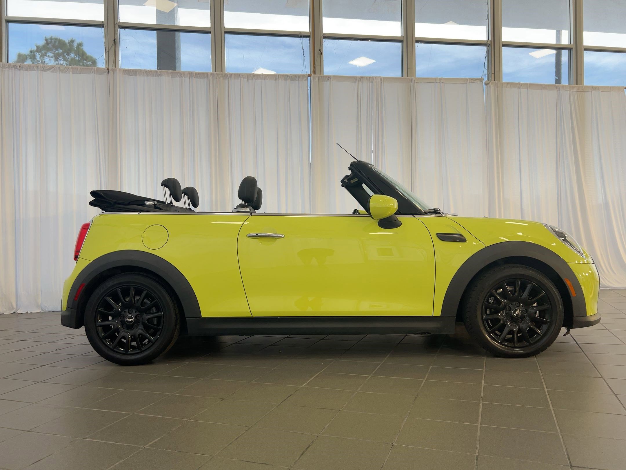 Used 2022 MINI Cooper Convertible image 8