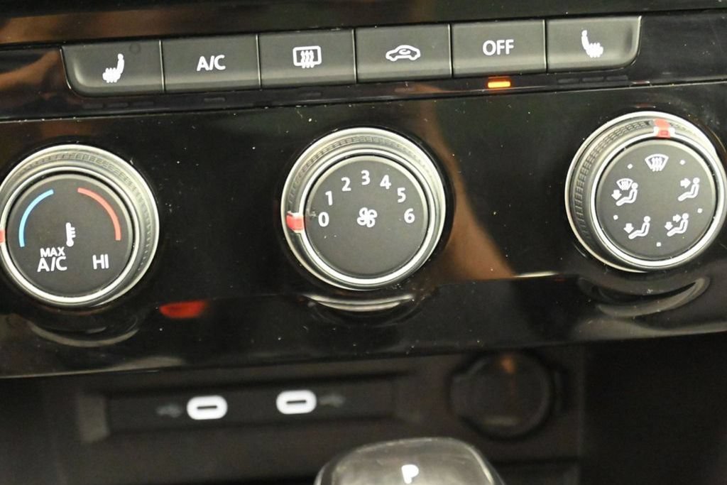 Used 2023 Volkswagen Taos SE w/ Panoramic Sunroof Package FWD image 20