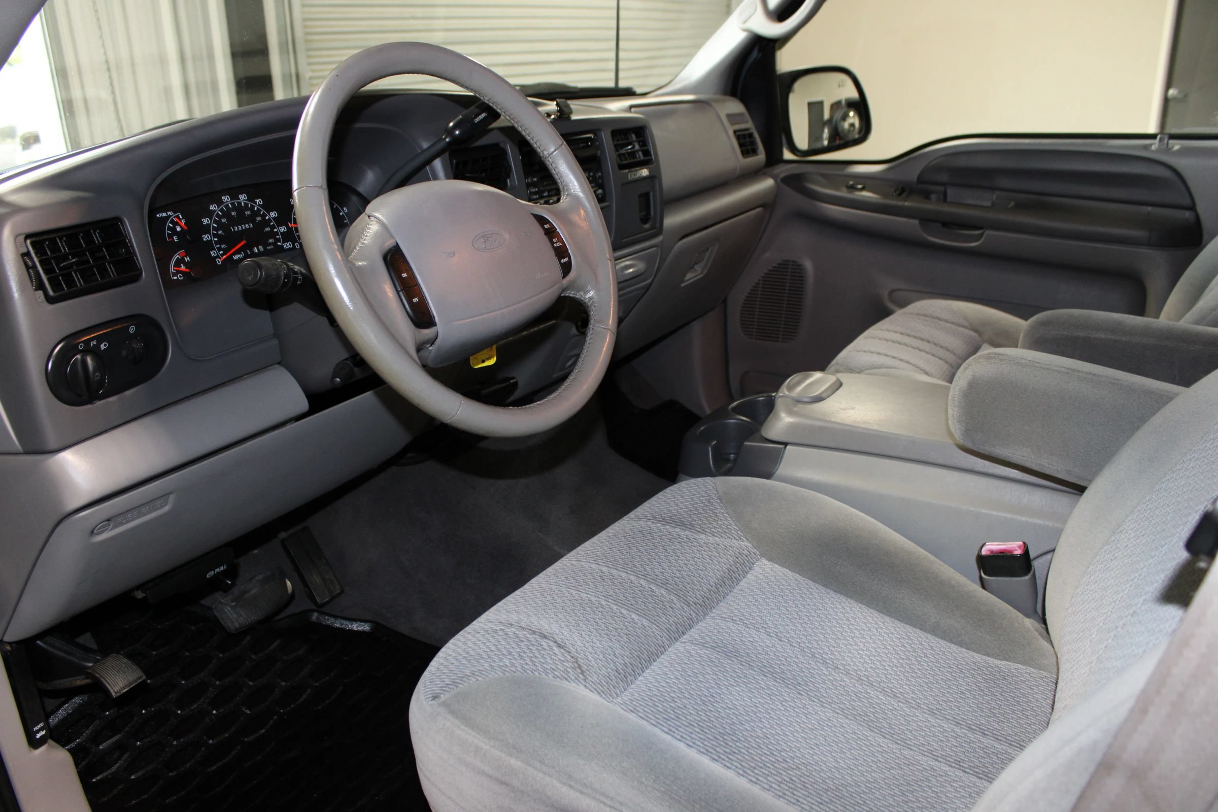 Used 2000 Ford Excursion XLT AWD/4WD image 15
