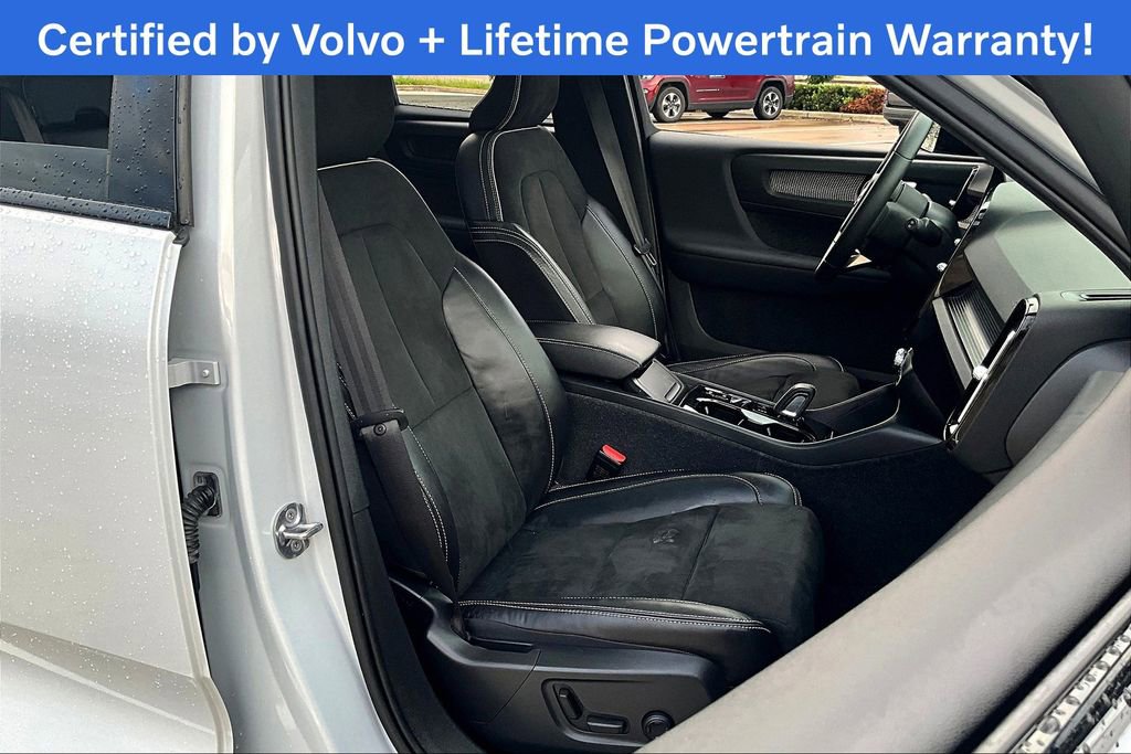 Used 2022 Volvo XC40 T5 R-Design image 9