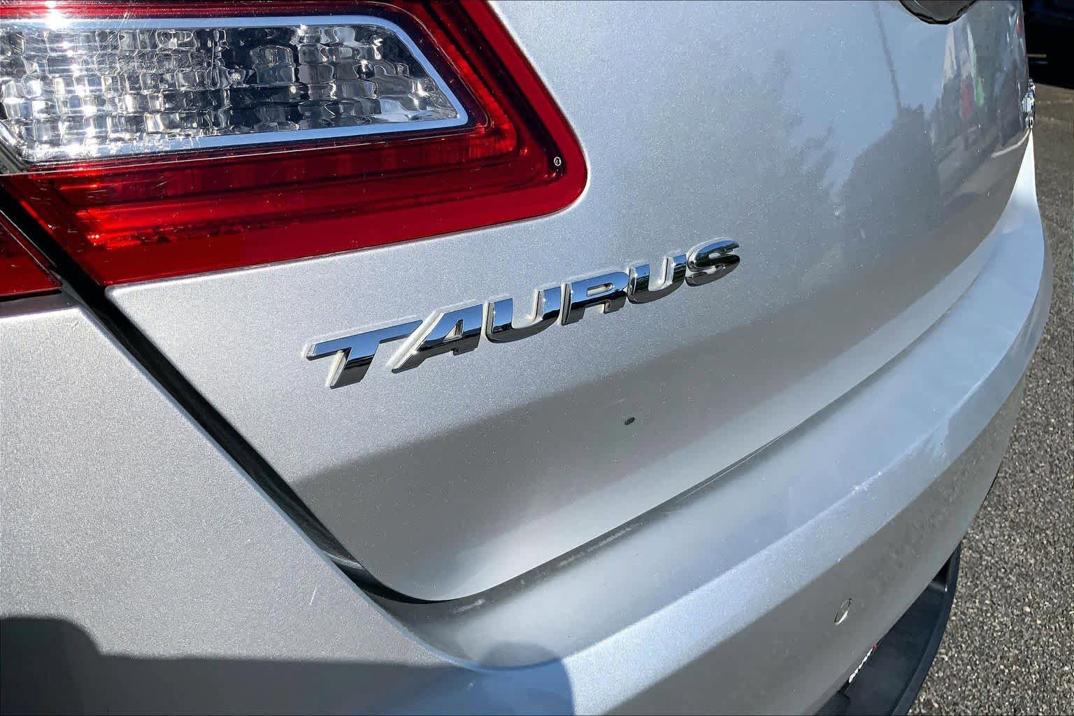 Used 2014 Ford Taurus Limited FWD image 29