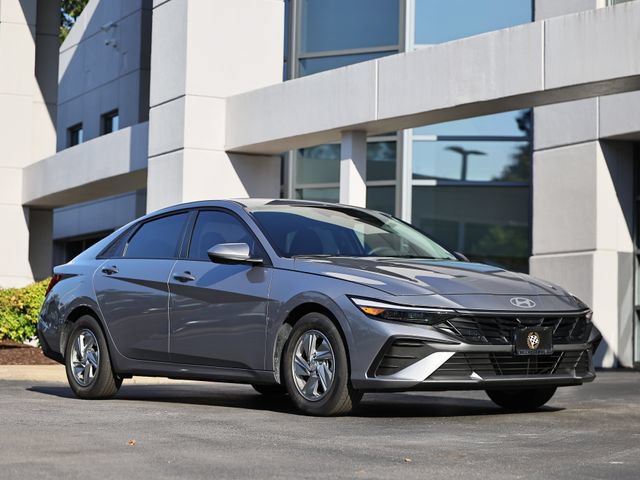 Used 2026 Hyundai Elantra SE FWD image 1