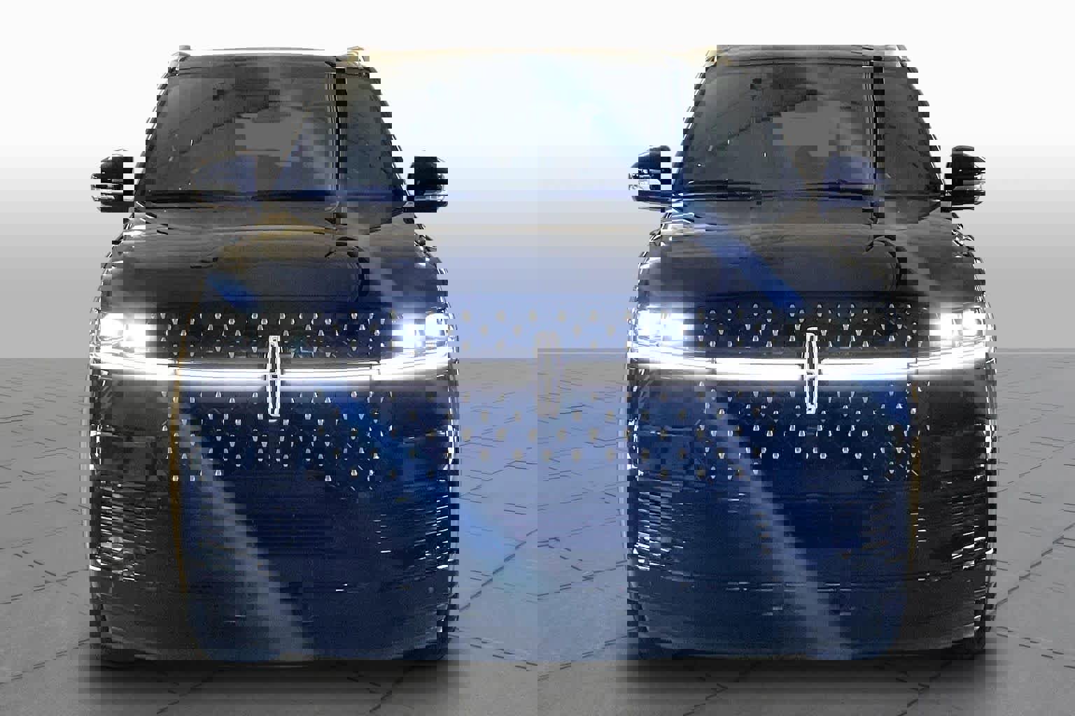 Used 2025 Lincoln Navigator Black Label AWD/4WD image 3