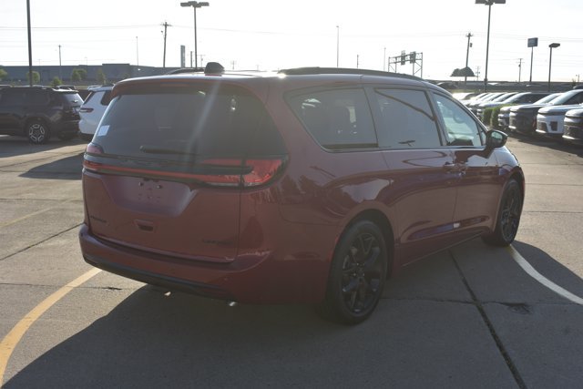New 2027 Chrysler Pacifica Limited w/ Family Tech Group FWD image 5