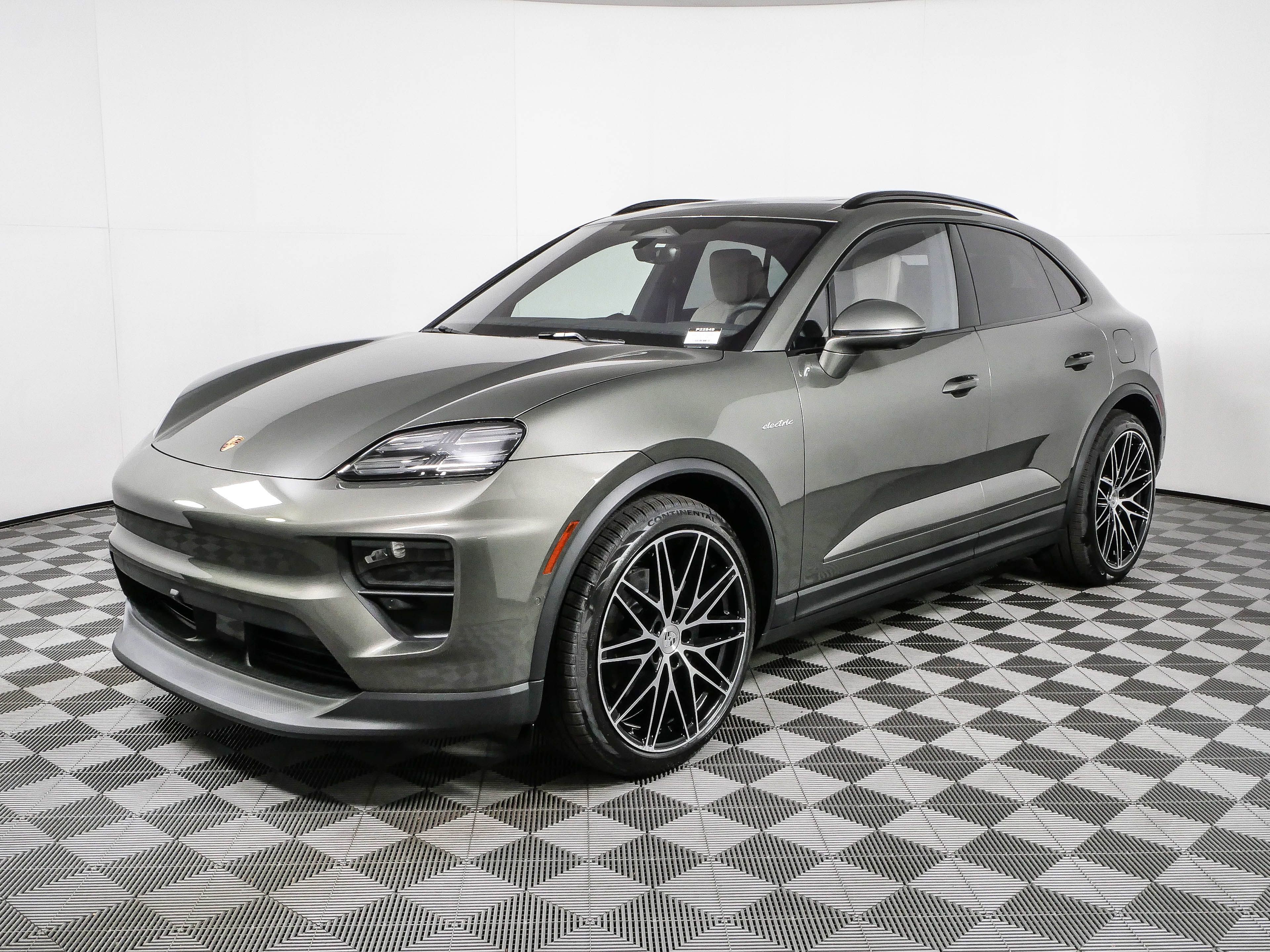 New 2026 Porsche Macan 4 Electric AWD/4WD image 1