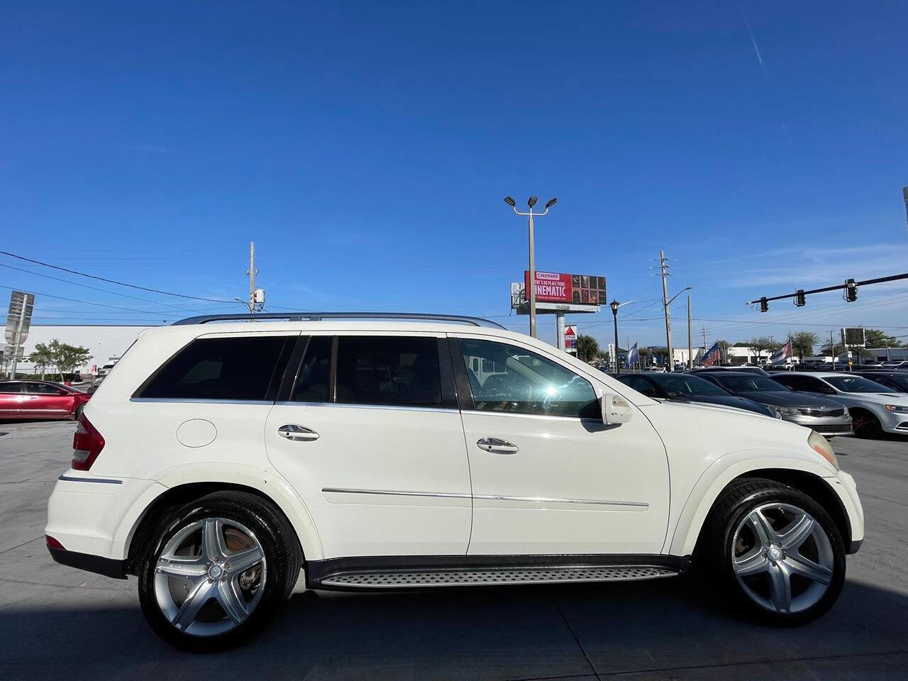 Used 2010 Mercedes-Benz GL 550 4MATIC image 7