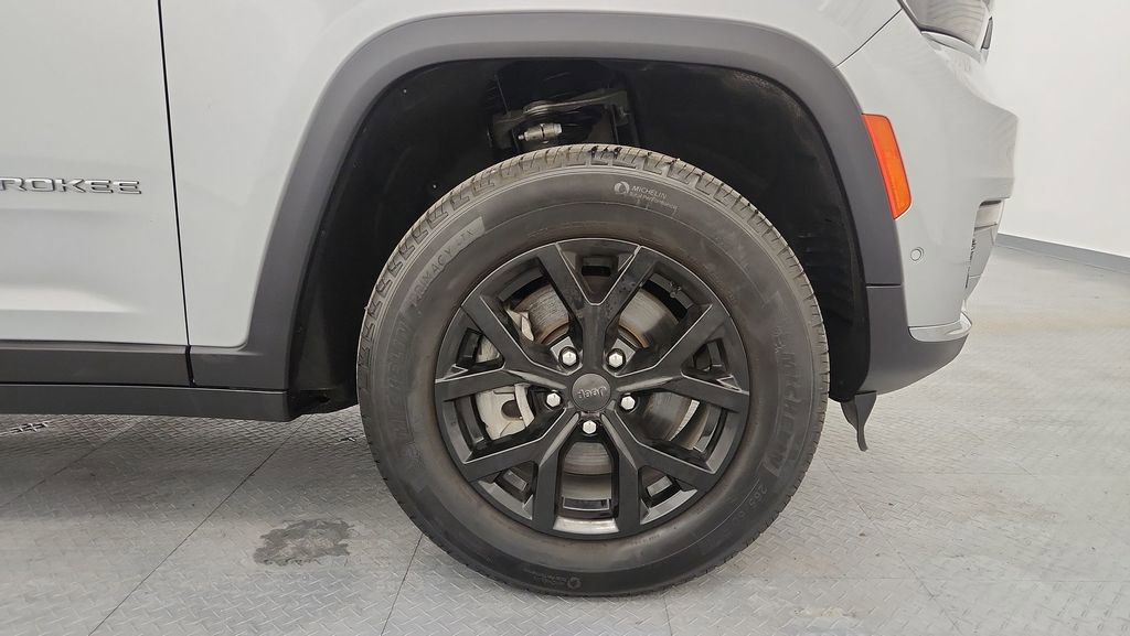 Used 2023 Jeep Grand Cherokee L Limited w/ Luxury Tech Group II image 28