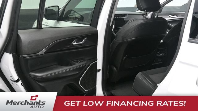 Used 2022 Jeep Grand Cherokee Laredo w/ Luxury Tech Group I AWD/4WD image 24