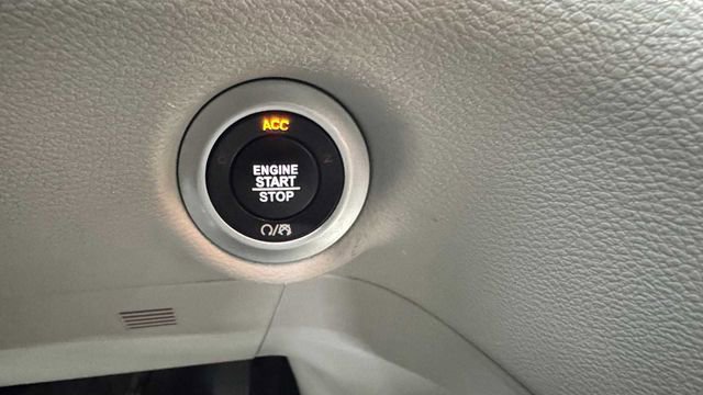Used 2022 Chrysler Voyager LX image 20