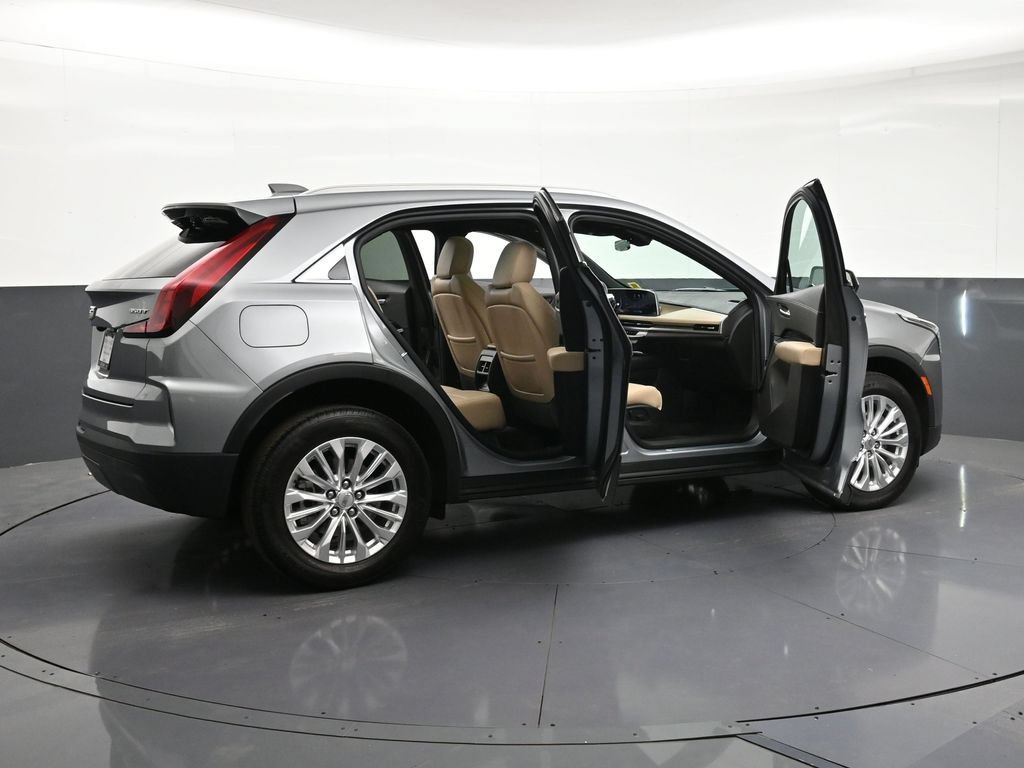 Used 2024 Cadillac XT4 Luxury w/ Cold Weather Package AWD/4WD image 32