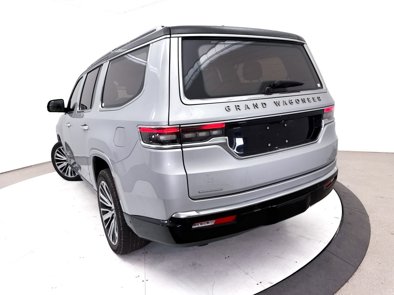 Used 2022 Jeep Grand Wagoneer Series III w/ Flexible Seating Group AWD/4WD image 10