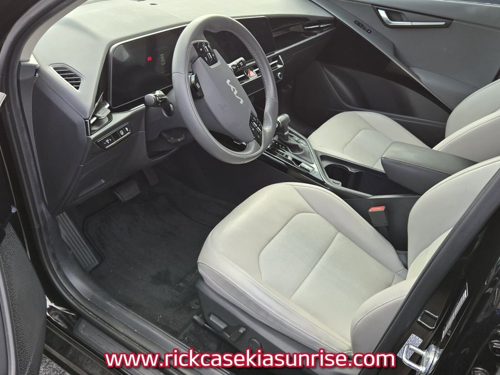 Used 2024 Kia Niro EX FWD image 11