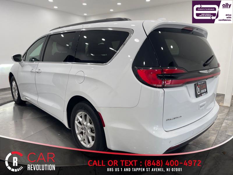 Used 2022 Chrysler Pacifica Touring-L image 5