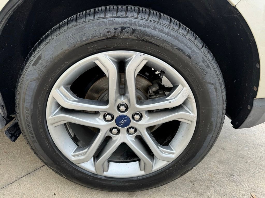 Used 2018 Ford Edge Titanium w/ Equipment Group 302A AWD/4WD image 9