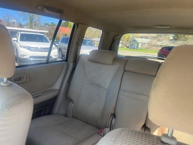 Used 2005 Toyota Highlander 4WD V6 w/ 3rd Row image 7