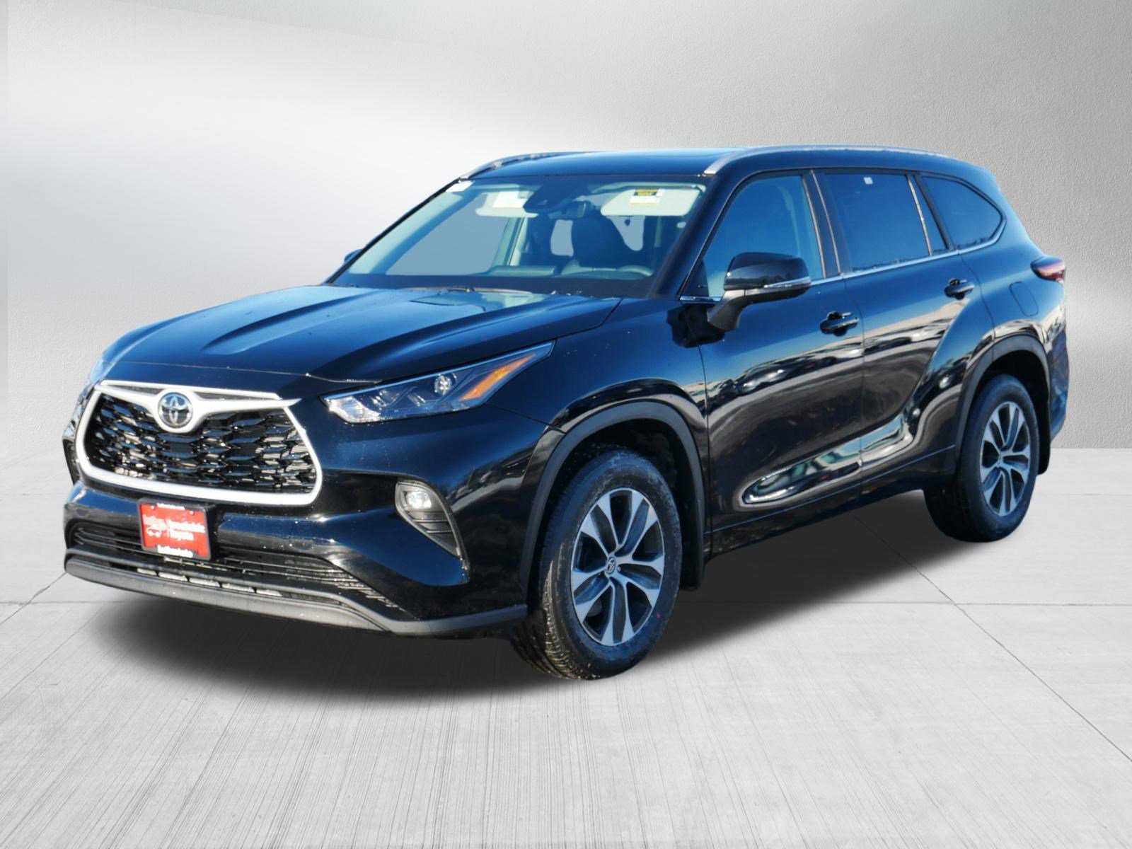 Certified 2026 Toyota Highlander XLE image 3