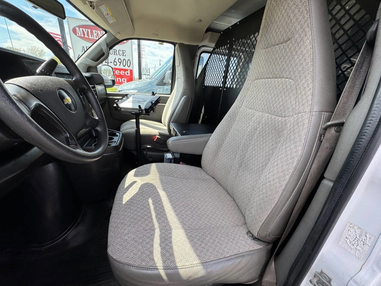 Used 2016 Chevrolet Express 2500 RWD image 9