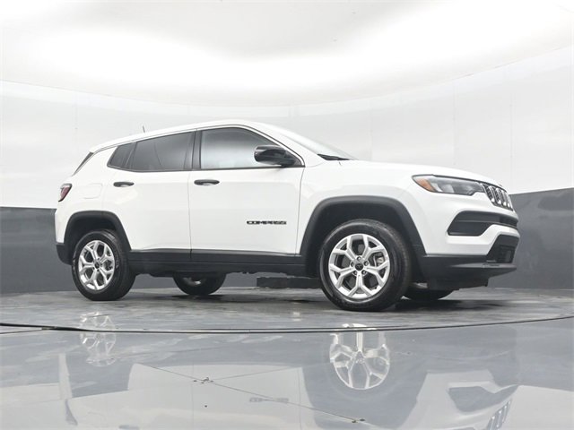 Used 2025 Jeep Compass Sport image 38