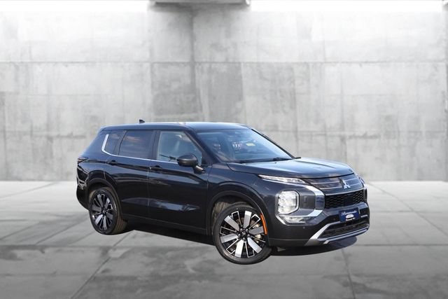 Used 2025 Mitsubishi Outlander SEL AWD/4WD image 2