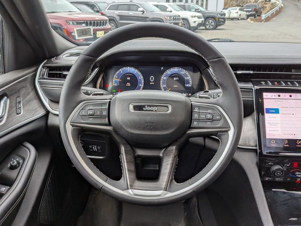 Used 2024 Jeep Grand Cherokee L Limited AWD/4WD image 15