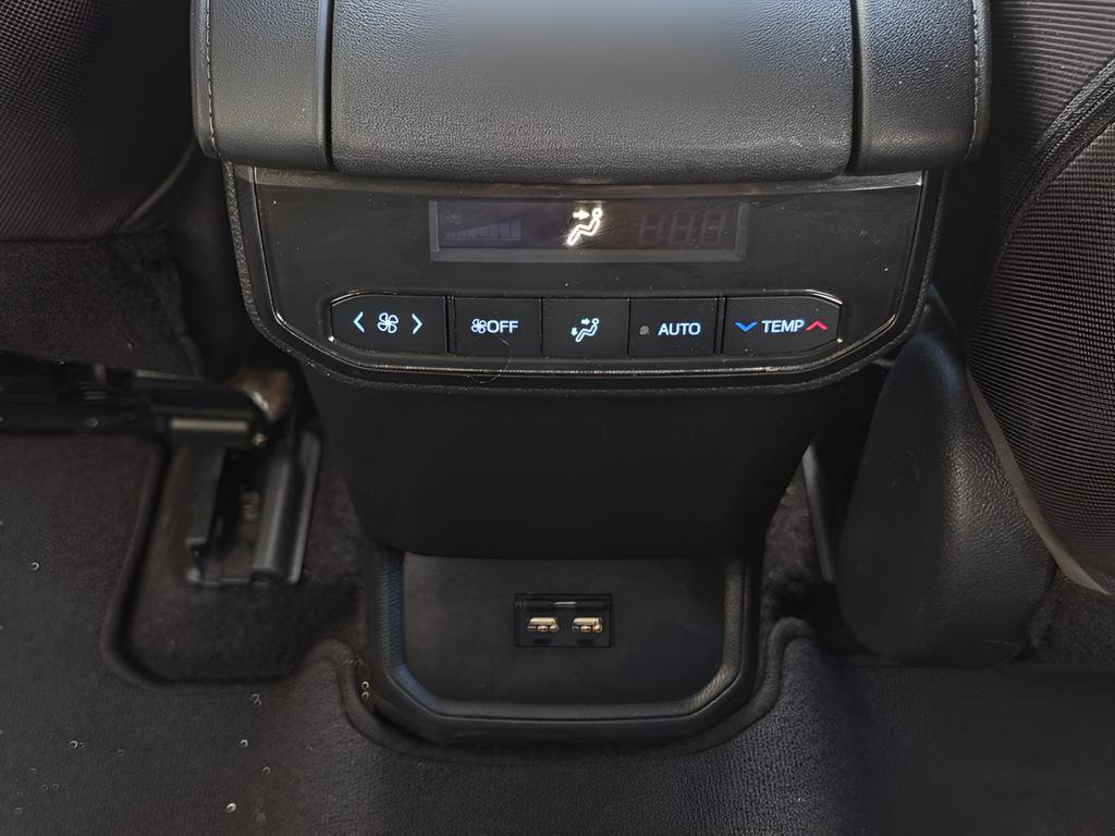 Used 2021 Toyota Highlander LE AWD/4WD image 25