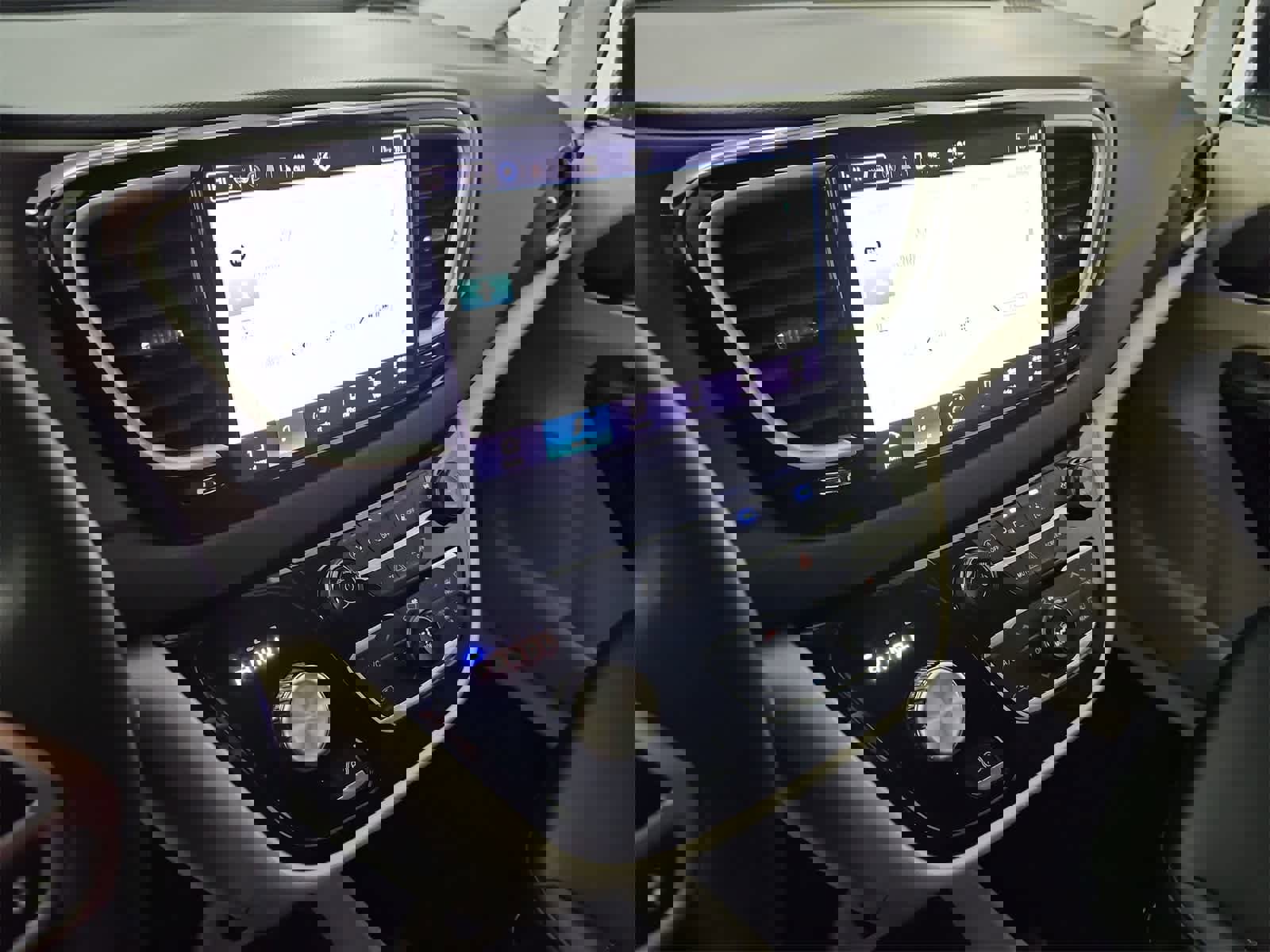 Used 2024 Chrysler Pacifica Touring-L image 27