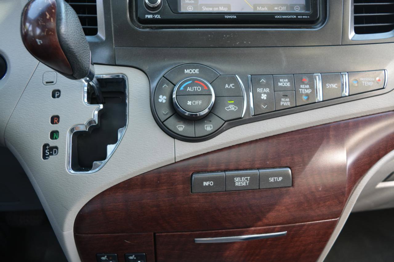 Used 2014 Toyota Sienna XLE w/ Entertainment Package image 24