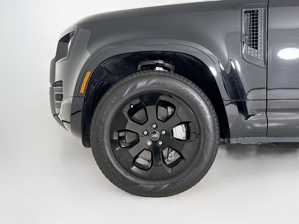 Used 2025 Land Rover Defender 110 X-Dynamic SE image 28